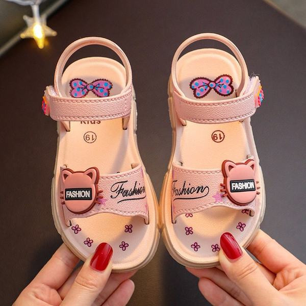 Uus mudel tüdrukute kunstnahast plaastritega sandaalid