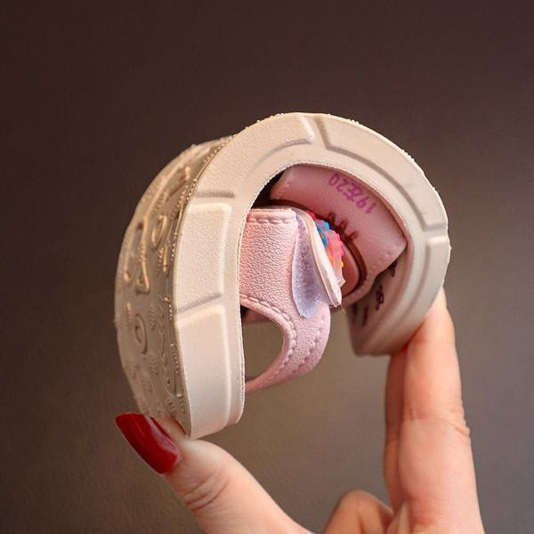 Uus mudel tüdrukute kunstnahast plaastritega sandaalid