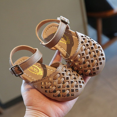 Novi model dječjih kožnih sandala sa kopčom za djevojčice