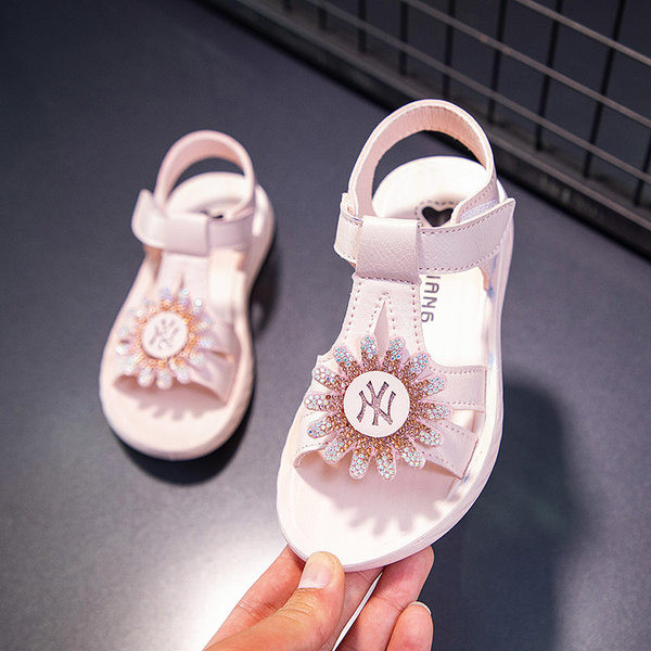 Vasaras ādas sandales ar brokātu un lenti