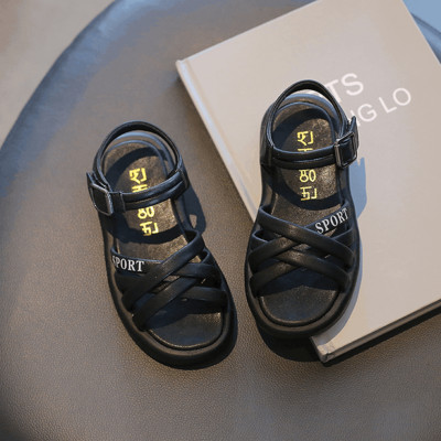 Παιδικά σανδάλια σε λευκό και μαύρο χρώμα