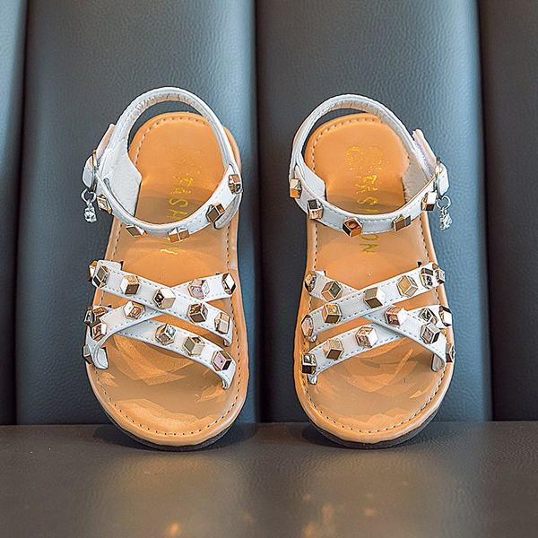 Bērnu sandales ar kniedēm vairākās krāsās