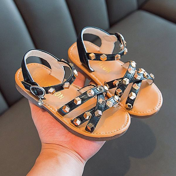 Bērnu sandales ar kniedēm vairākās krāsās