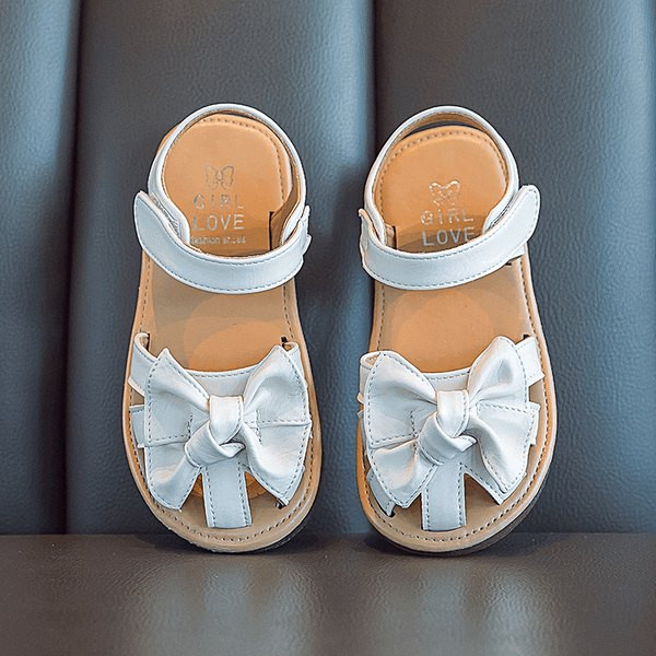 Mitmes värvitoonis paelaga laste sandaalid