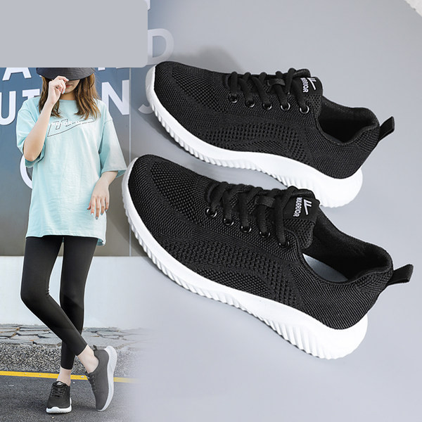 Sieviešu kedas ar plakanām zolēm mežģīnēm un uzrakstu