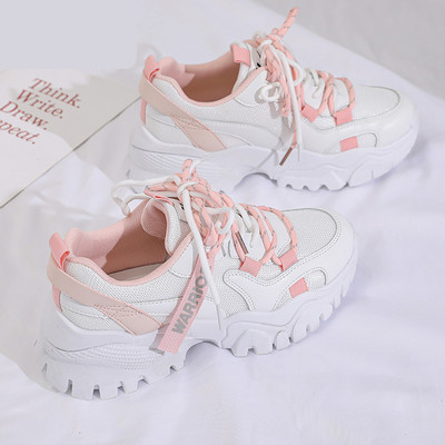 Γυναικεία casual αθλητικά παπούτσια  με τραχιά σόλα και επιγραφή