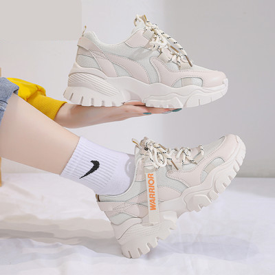 Γυναικεία casual αθλητικά παπούτσια  με τραχιά σόλα και επιγραφή