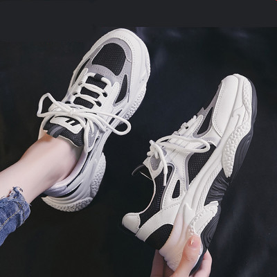 Γυναικεία casual αθλητικά παπούτσια  με τραχιά σόλα και επιγραφή