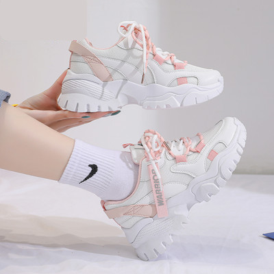 Γυναικεία casual αθλητικά παπούτσια  με τραχιά σόλα και επιγραφή