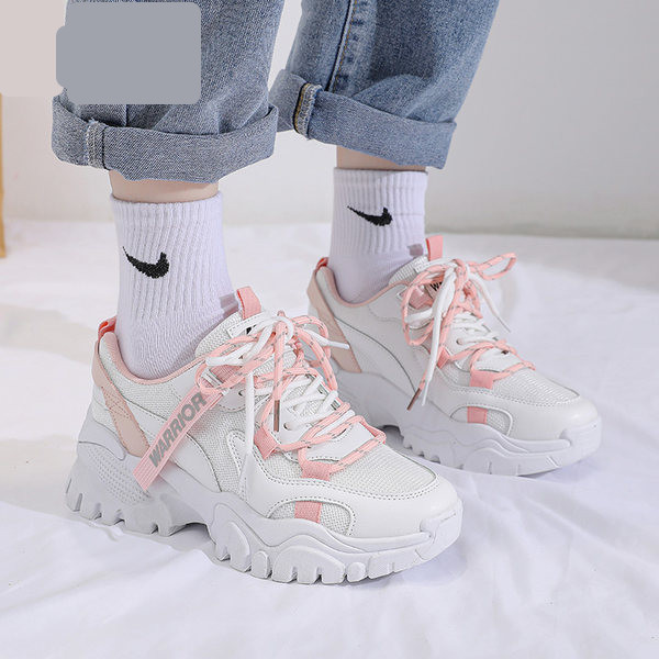 Γυναικεία casual αθλητικά παπούτσια  με τραχιά σόλα και επιγραφή