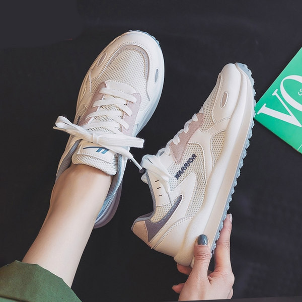 Sieviešu kedas ar mežģīnēm vairākās krāsās