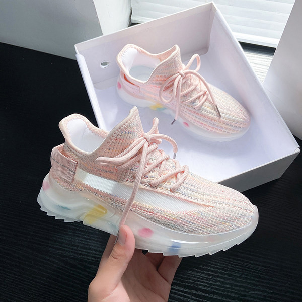 Sieviešu elpojošas kedas ar mežģīnēm un krāsainu zoli