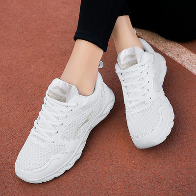 Paelte ja võrguga naiste tossud - kaks mudelit