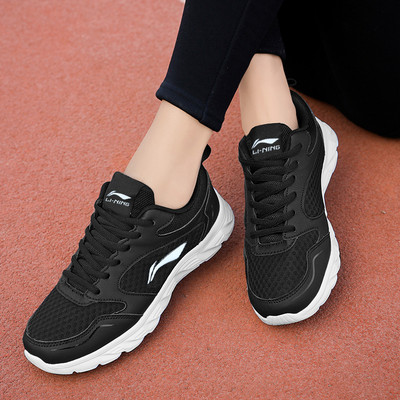 Paelte ja võrguga naiste tossud - kaks mudelit