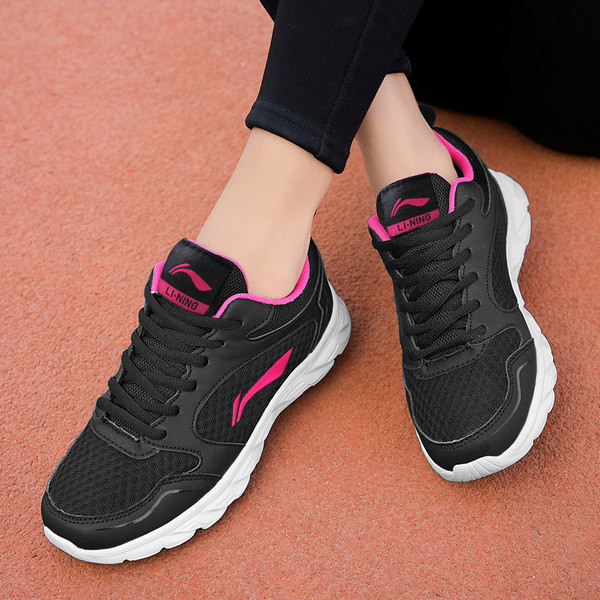 Paelte ja võrguga naiste tossud - kaks mudelit