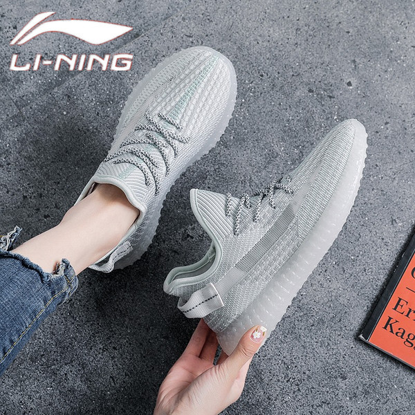 Novi model ženskih prozračnih tenisica s vezicama