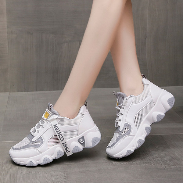 Γυναικεία χρωματιστά αθλητικά παπούτσια με πλέγμα και κορδόνια