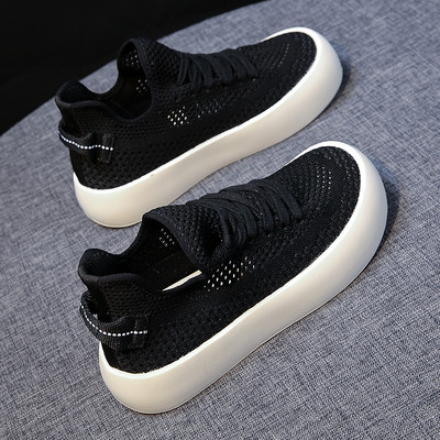 Νέο μοντέλο αθλητικά παπούτσια με επίπεδη σόλα το καλοκαίρι