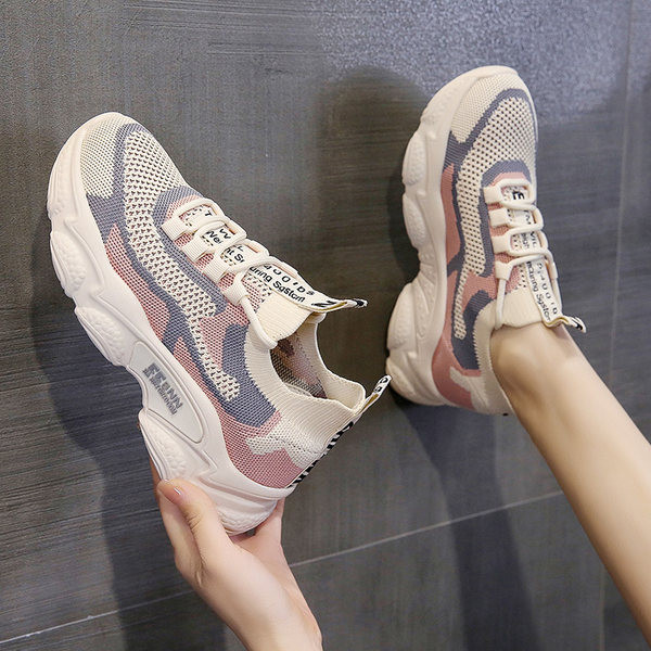 Γυναικεία υφασμάτινα αθλητικά παπούτσια - δύο μοντέλα