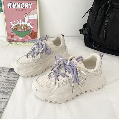 Naiste värviliste lipsudega hingavad tossud