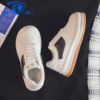 Γυναικεία αθλητικά παπούτσια αναπνεύσημα  από οικολογικό δέρμα με επίπεδη σόλα