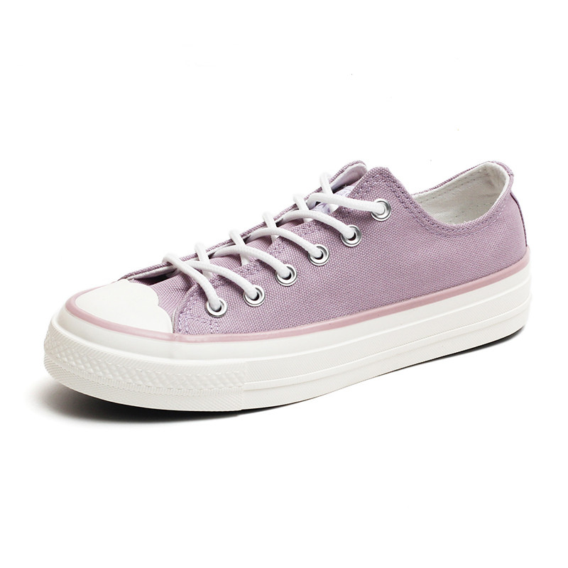 Naiste tekstiilist tossud lameda tallaga - mitu mudelit