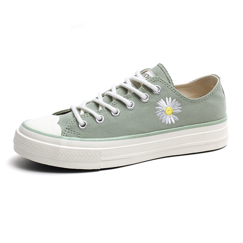 Naiste tekstiilist tossud lameda tallaga - mitu mudelit