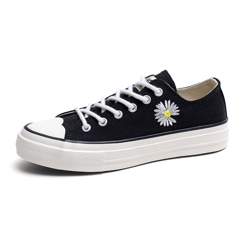 Naiste tekstiilist tossud lameda tallaga - mitu mudelit