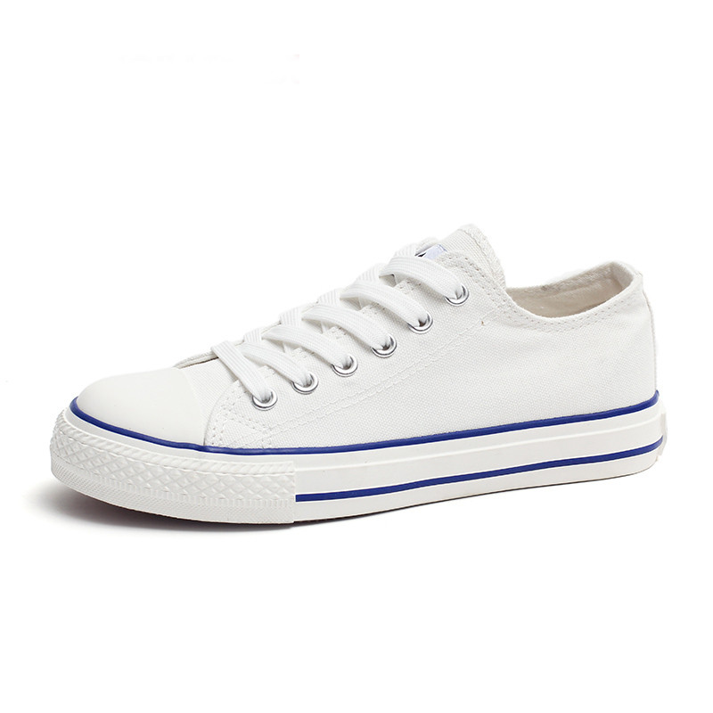 Naiste tekstiilist tossud lameda tallaga - mitu mudelit