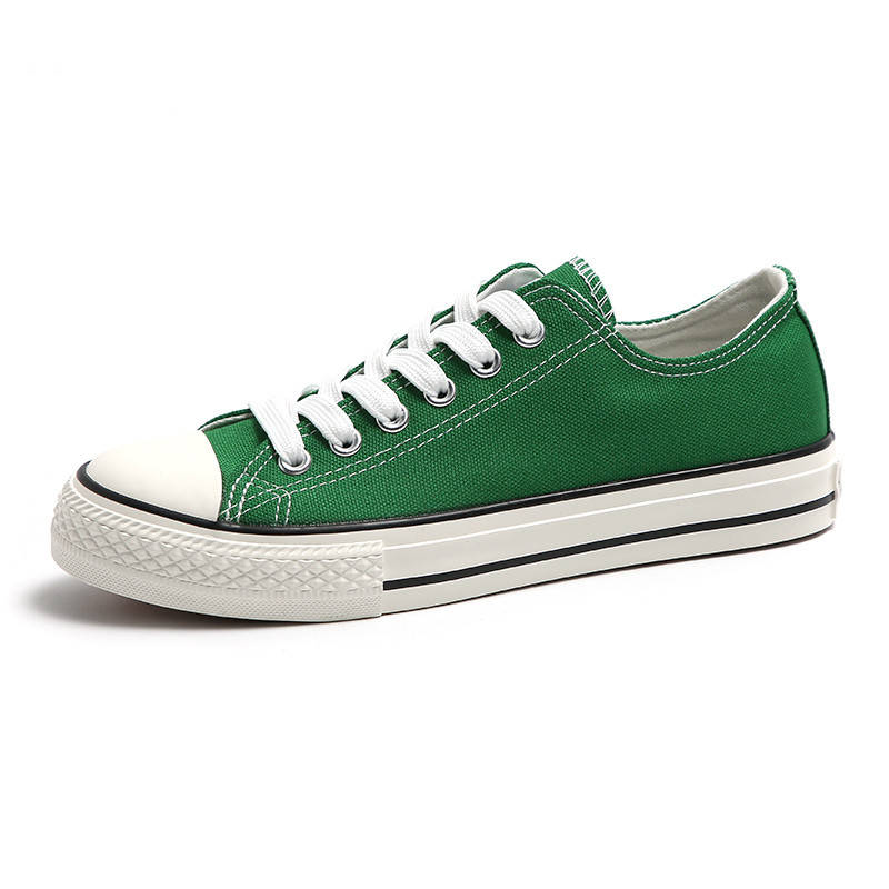 Naiste tekstiilist tossud lameda tallaga - mitu mudelit