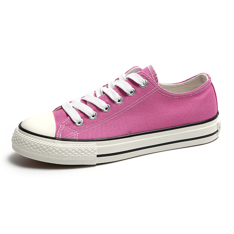 Naiste tekstiilist tossud lameda tallaga - mitu mudelit