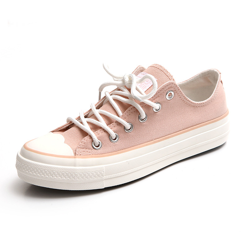 Naiste tekstiilist tossud lameda tallaga - mitu mudelit