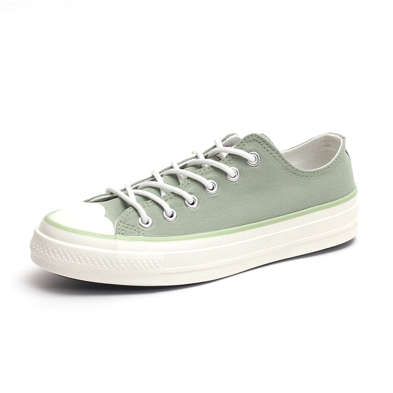 Naiste tekstiilist tossud lameda tallaga - mitu mudelit