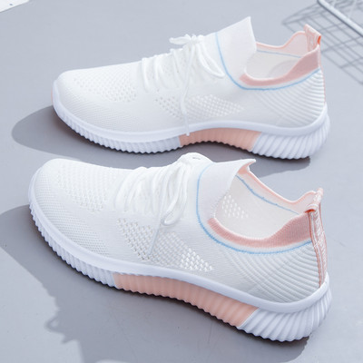 Naiste lõuendist tossud tikandite ja paeltega