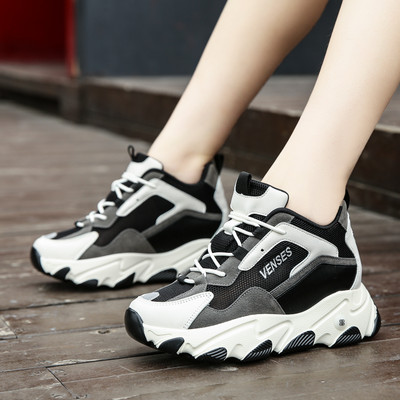 Jauns sieviešu kedu modelis ar raupju zoli un šņorēm - vairāki modeļi