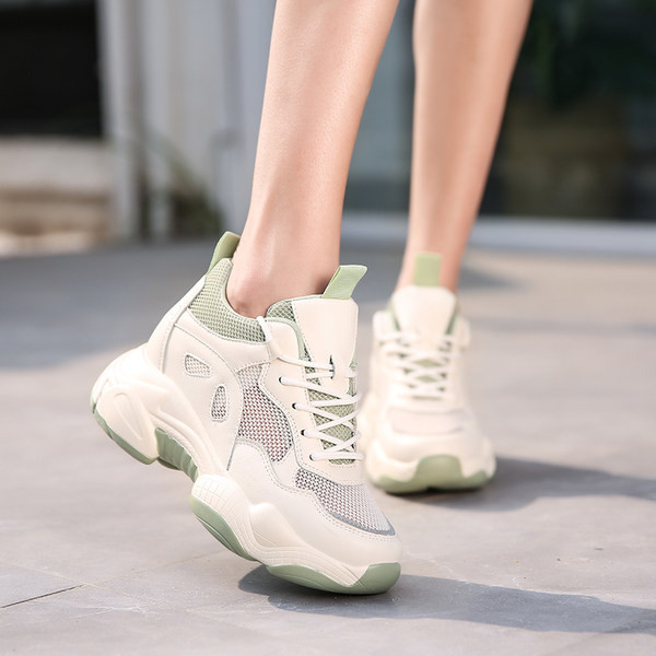 Jauns sieviešu kedu modelis ar raupju zoli un šņorēm - vairāki modeļi