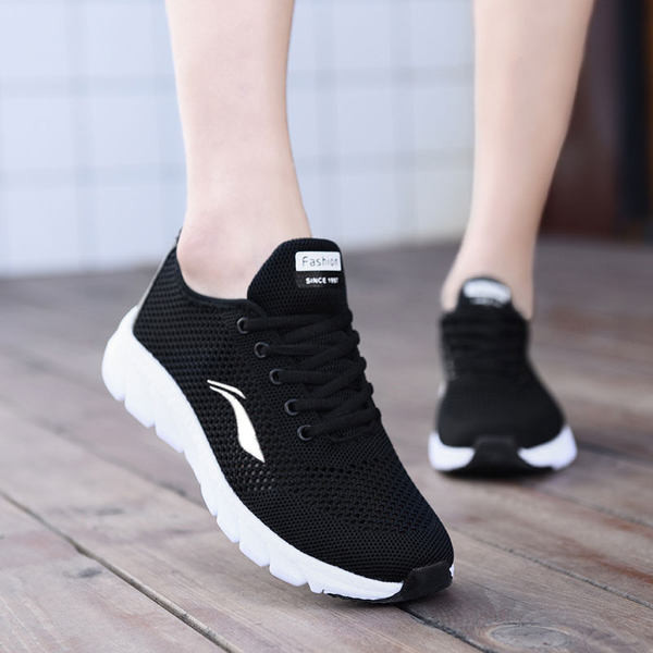 Γυναικεία αθλητικά παπούτσια κατάλληλα για το καλοκαίρι με κορδόνια