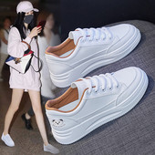 Naiste nahast tossud tikandi ja lameda tallaga