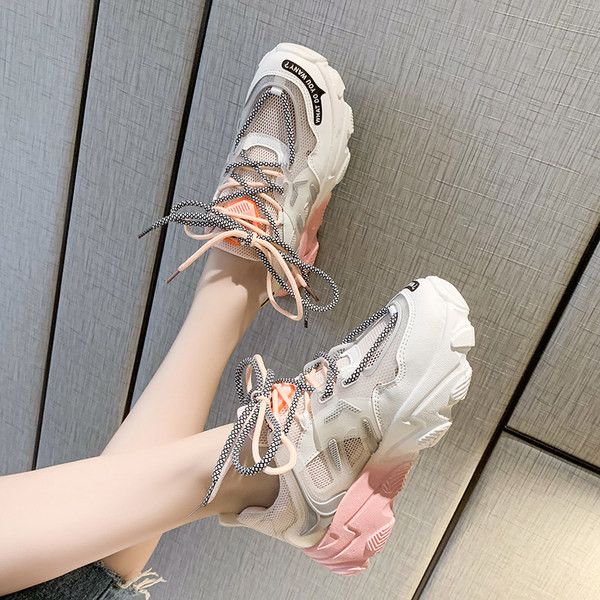 Jauns atsperu kedu modelis sievietēm ar augstu raupju zoli