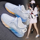 Γυναικεία αθλητικά παπούτσια σε καμβά με χρωματιστή σόλα