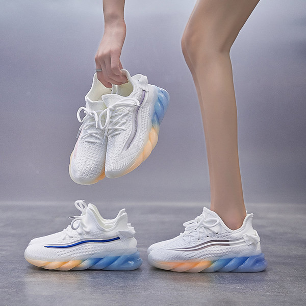 Γυναικεία αθλητικά παπούτσια σε καμβά με χρωματιστή σόλα