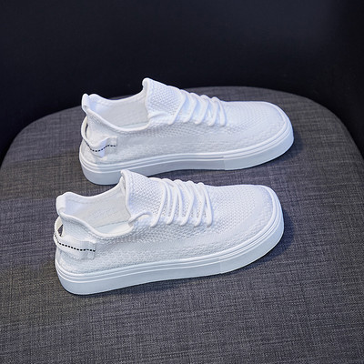 Naiste võrgust tossud paelte ja lameda tallaga