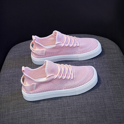 Naiste võrgust tossud paelte ja lameda tallaga