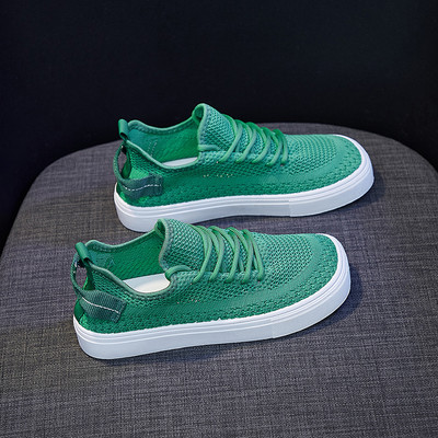 Naiste võrgust tossud paelte ja lameda tallaga