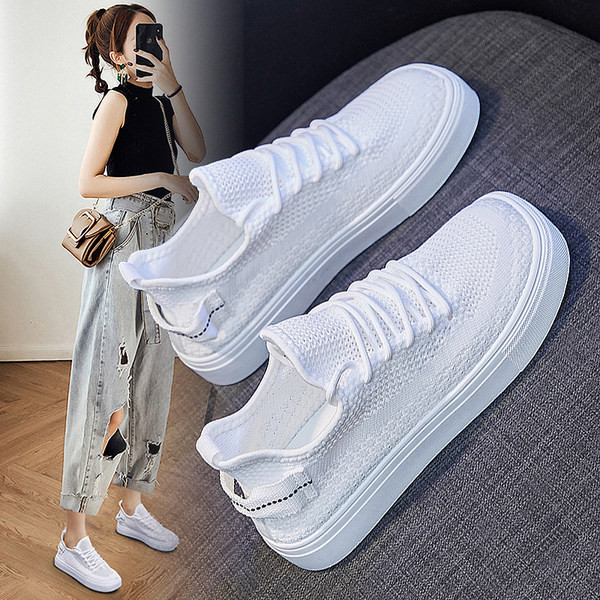 Naiste võrgust tossud paelte ja lameda tallaga