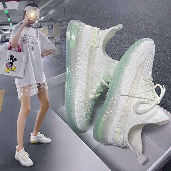 Moderne ženske tenisice od prozračne tkanine s vezicama