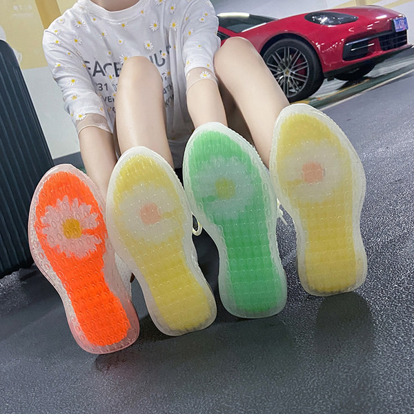 Moderne ženske tenisice od prozračne tkanine s vezicama