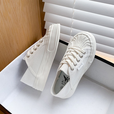 Sieviešu kedas no tekstila ar šņorēm - trīs krāsās