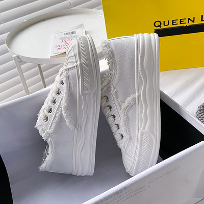 Jauns sieviešu kedu modelis ar biezām zolēm