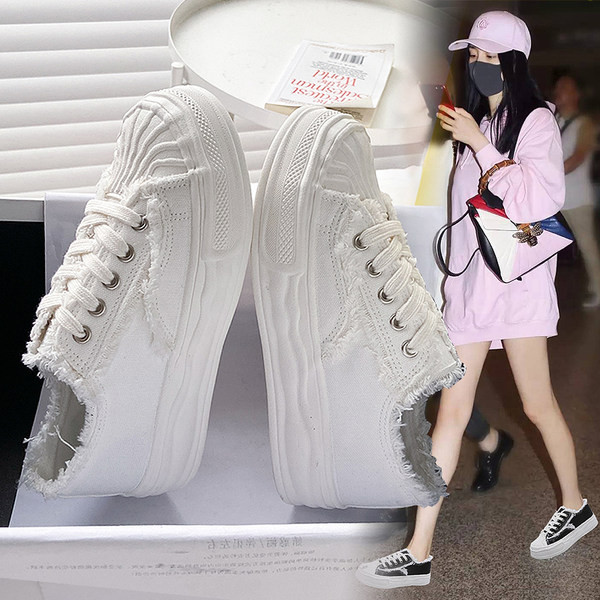 Jauns sieviešu kedu modelis ar biezām zolēm